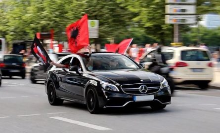 Sipas INSTAT-it: Shqipëria ka mbi 628 mijë makina, kryeson “Benzi” – Epoka e Re