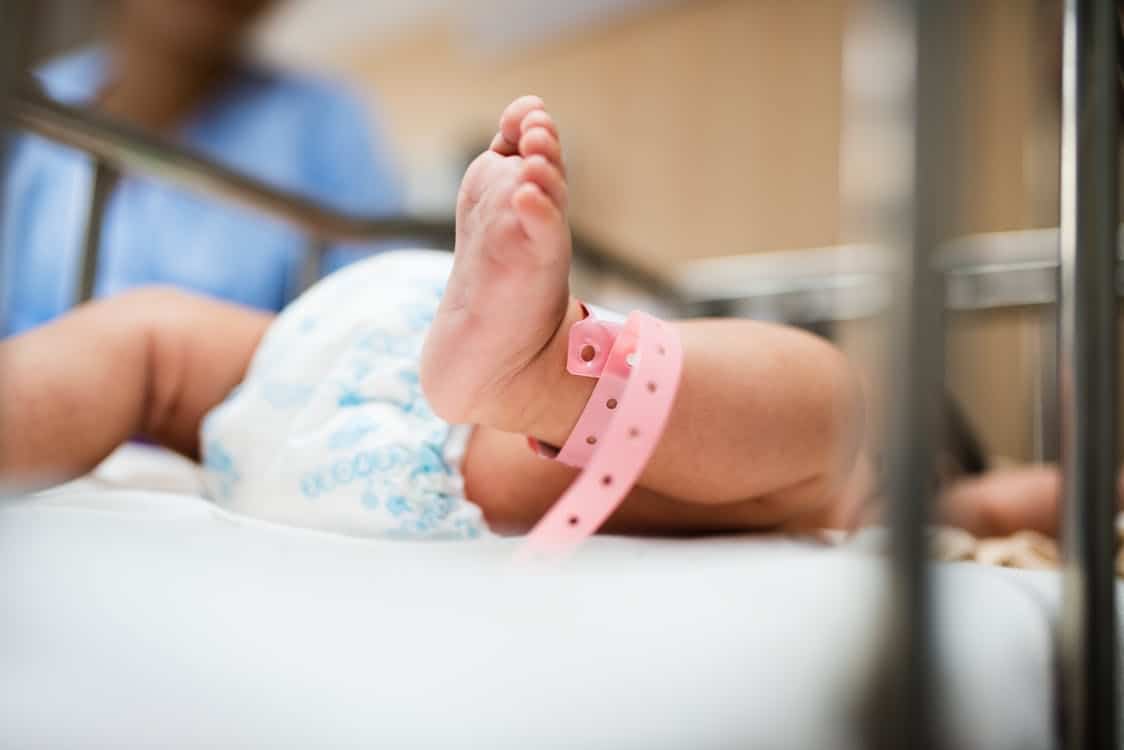  Mbi 25 vjeç dhe të ketë lindur më parë   kriteret për nënat surrogate në Shqipëri