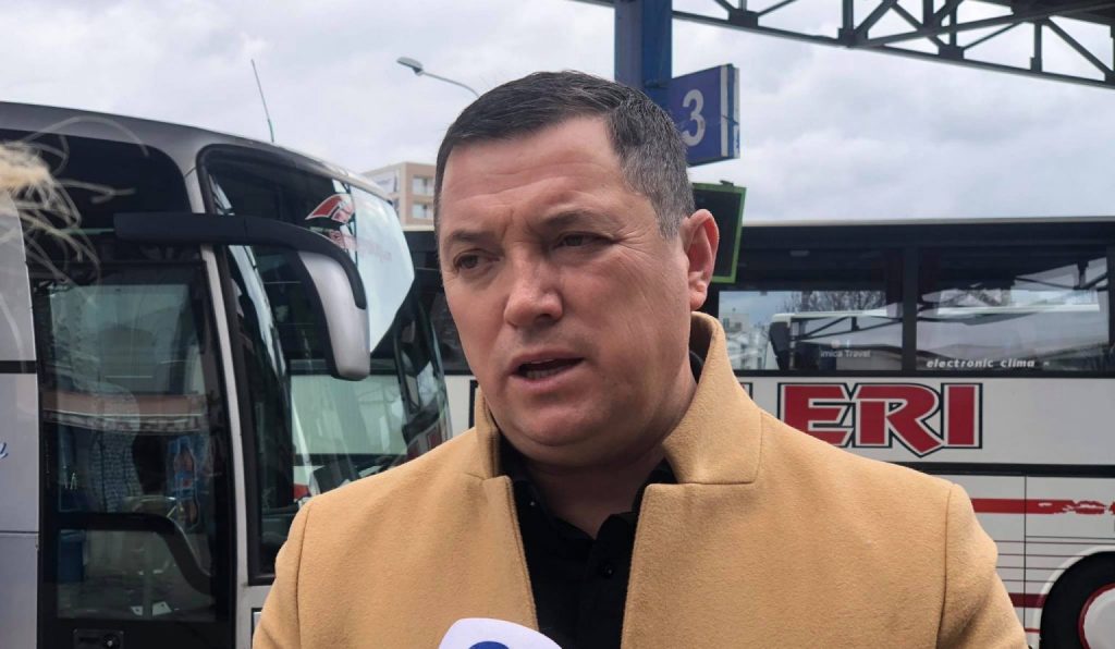 Kurtishaj reagon pas rritjes së çmimit të derivateve 