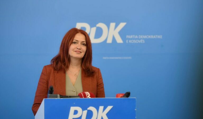 Eliza Hoxha për sjelljen agresive të Kurteshit ndaj gazetarëve  Çfarë niveli  çfarë turpi