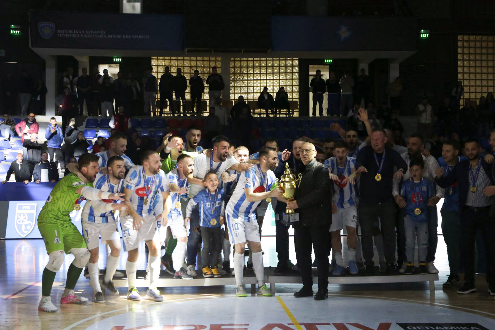 Presidenti Ademi uron FC Prishtina 01 për triumfin në finalen e Kupës në futsall