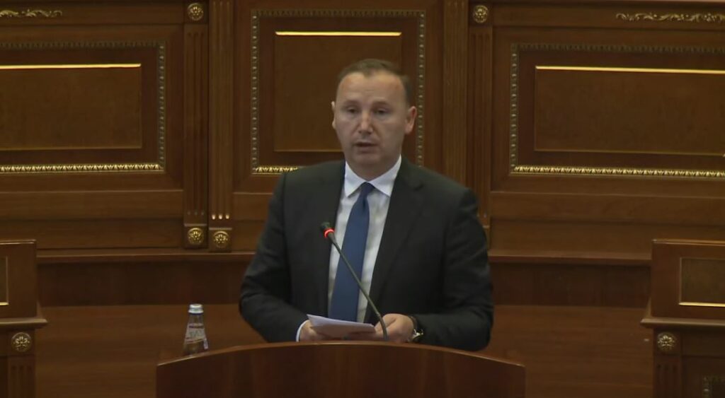 Zemaj  Kurtit  Pse e ki financuar librin e Shkëlzen Gashit  Je në listë të zezë për ndërhyrje në pavarësinë medieve