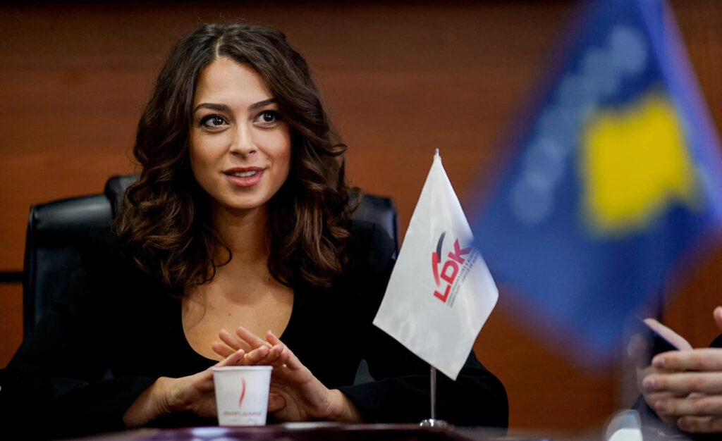 Kica Xhelili i reagon Kurtit  E paske nisur fushatën  i do të gjitha pozitat për vete