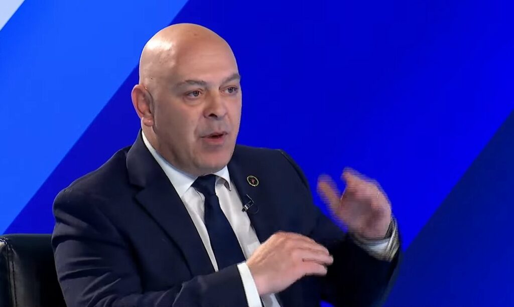 Ardian Gjini  Sonte pamë nisje të rrënimit të rendit kushtetues 