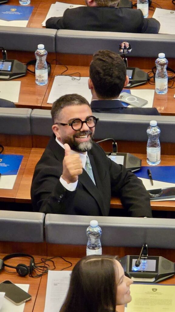 Behrami për Rrustemin  Gëzohem kur shoh kuadro të PDK së që po faktorizohen brenda Vetëvendosjes