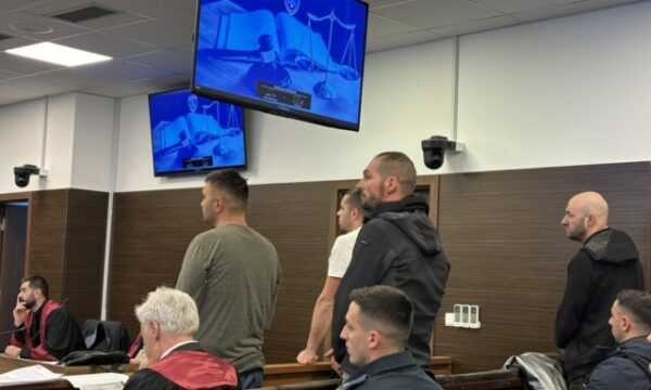 Sveçla bëri shou me aksionin  Supremja liron nga paraburgimi 4 serbët që u arrestuan në Gjakovë gjatë prillit