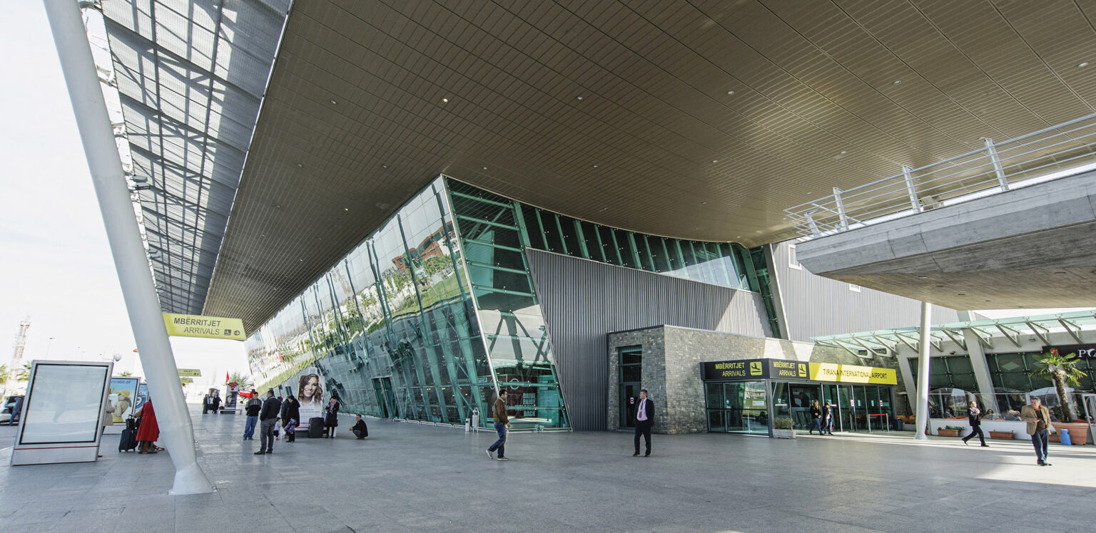 Anulohen fluturimet Tiranë Tel Aviv  mbyllet edhe ambasada në Tiranë