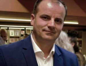 Nafi Krasniqi, agjistër i shkencave juridike - kushtetuese dhe administrative