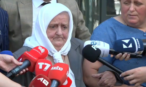 Dënimi i Pleskoviqit për krime lufte  nëna e viktimave  Mi ka myt dy djem  29 vjet i kanë pasë  pak janë 15 vjet