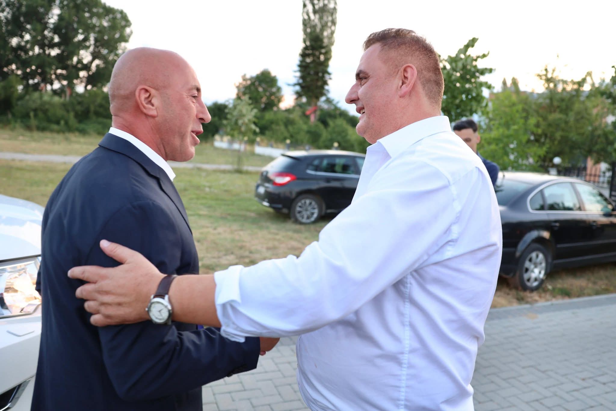Haradinaj në familjen e veprimtarit Sali Bislimit  Kurrë nuk i është ndarë shërbimit ndaj kombit