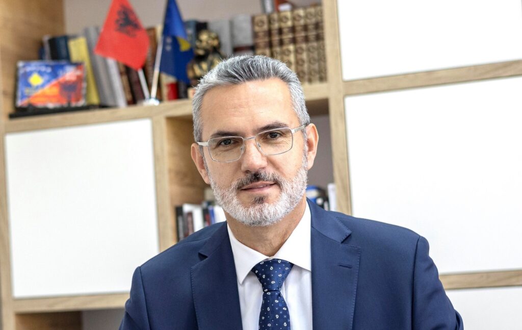 Bashkim politik dhe solidaritet kombëtar në mbështetje të drejtuesve të UÇK së në Hagë 