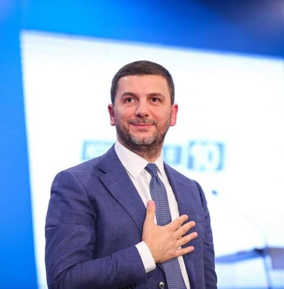 Ruslar kunnilingusni sorashadi Yangi femdom bekasi va qul pornosini tomosha qiling