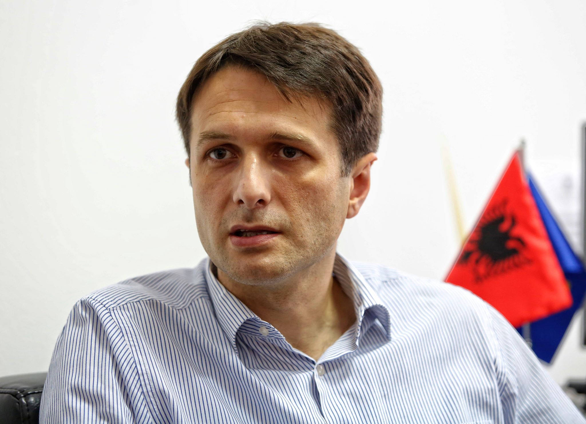  Liria nuk është blerë me para   Valon Murati mbron dëshminë e Rubinit dhe luftën e UÇK së