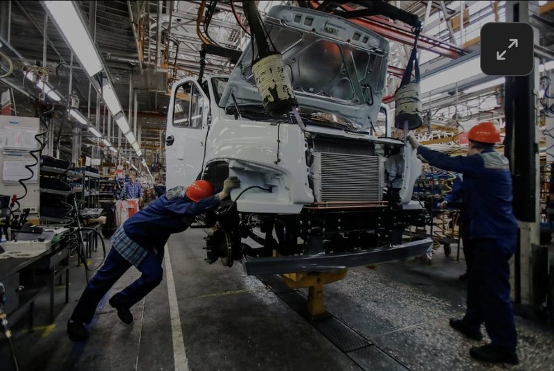 Ekonomia e luftës ngec  titanët industrialë të Rusisë fillojnë pushimet nga puna dhe javën 4 ditore