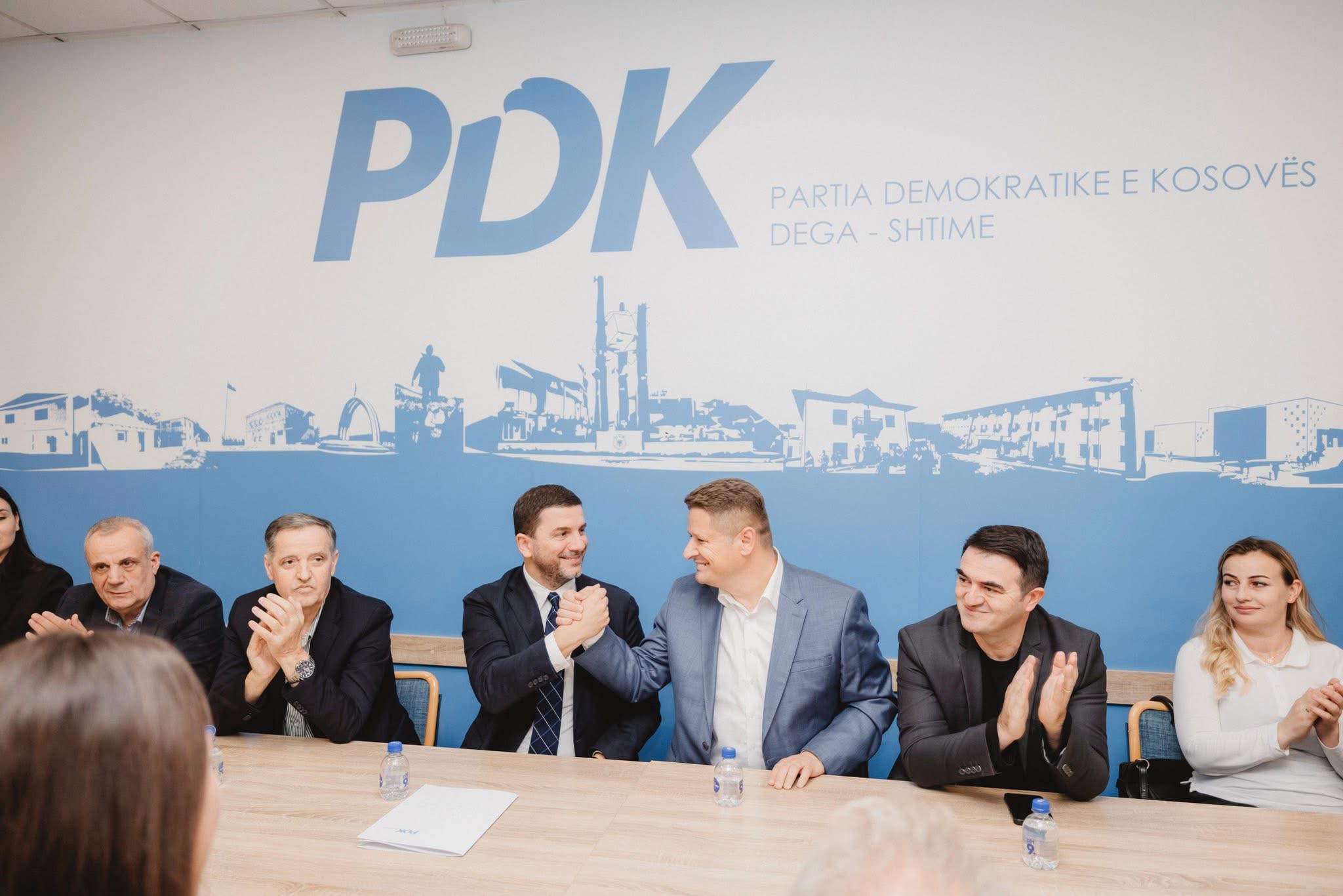 Memli Krasniqi viziton strukturat e PDK së në Shtime  jep mbështetje kandidatit Përparim Ramusa