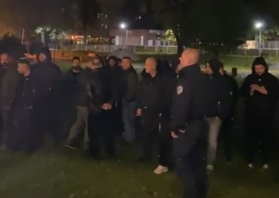 Ndërhyn Njësia Speciale  largojnë qytetarët nga hapësira e jashtme e QNR në Mitrovicë  VIDEO 