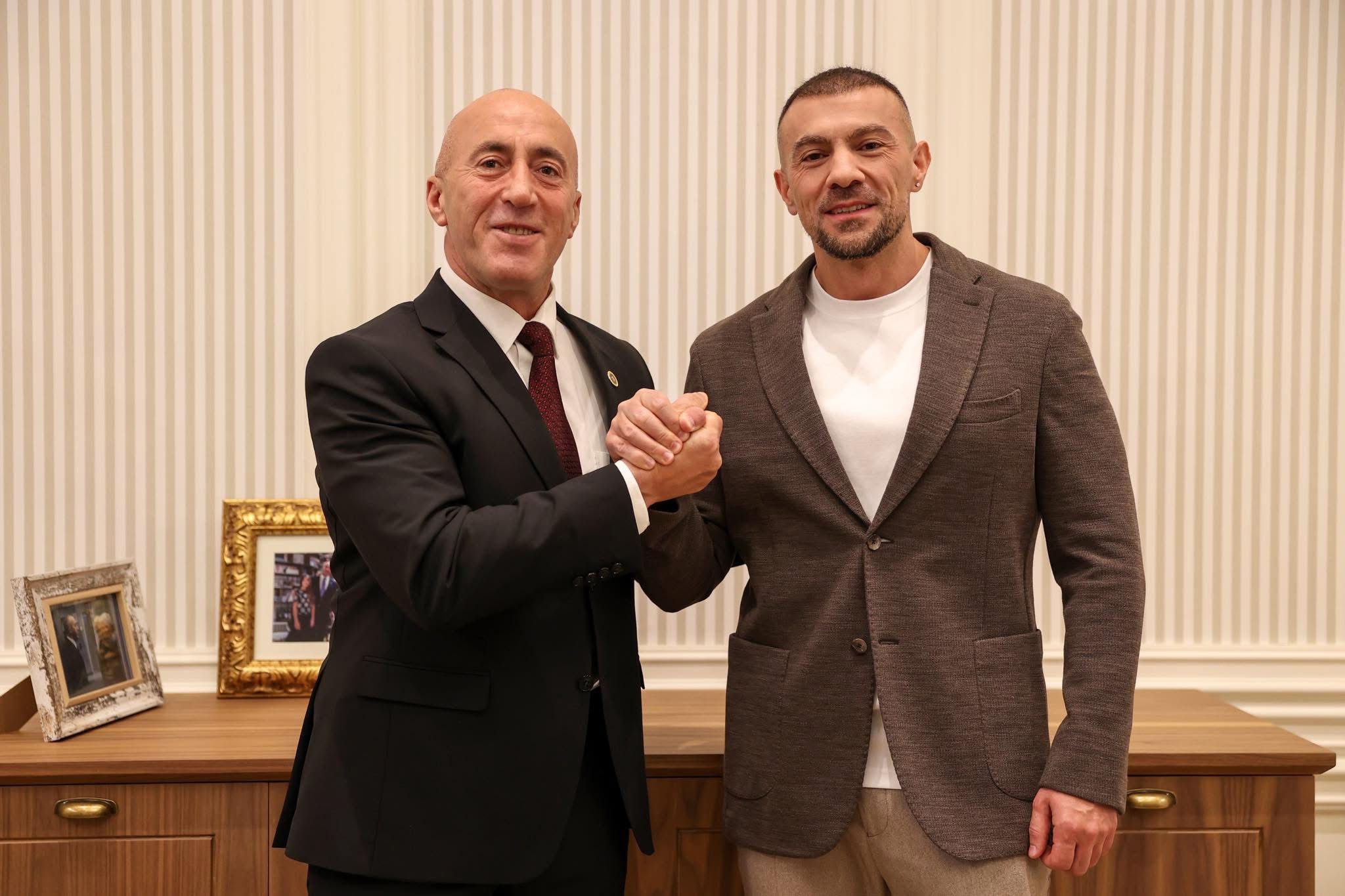 Haradinaj prezanton asamblistin më të votuar të Prishtinës si kandidat për deputet të AAK së