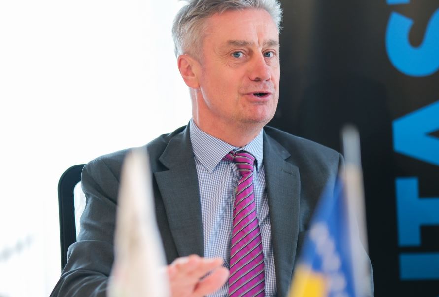 Ambasadori britanik uron Kosovën për play off in  mezi pret ndeshjen ndaj Zvicrës