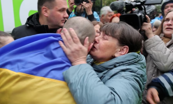 Ukraina kërkon shkëmbimin e qindra të burgosurve me Rusinë