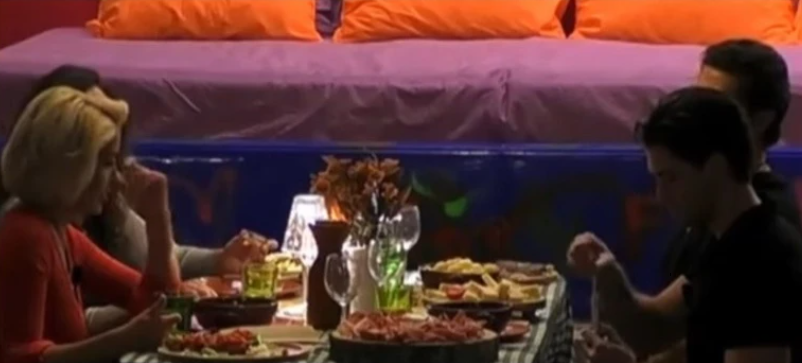 Dolce u mëson italianëve disa fjalë në shqip