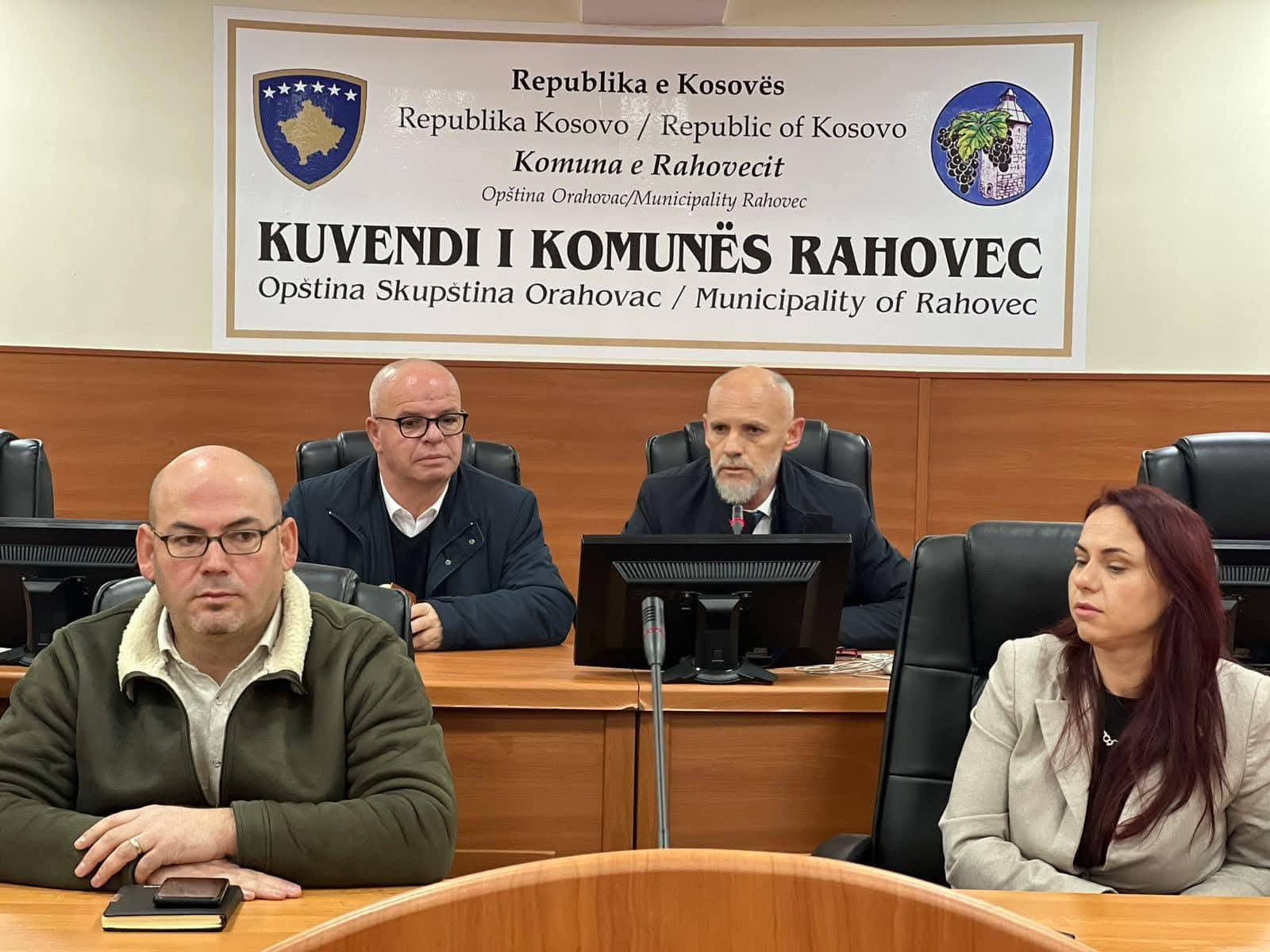 Kryetari Latifi mbajti takimin e katërt publiku me punëtorët e administratës komunale