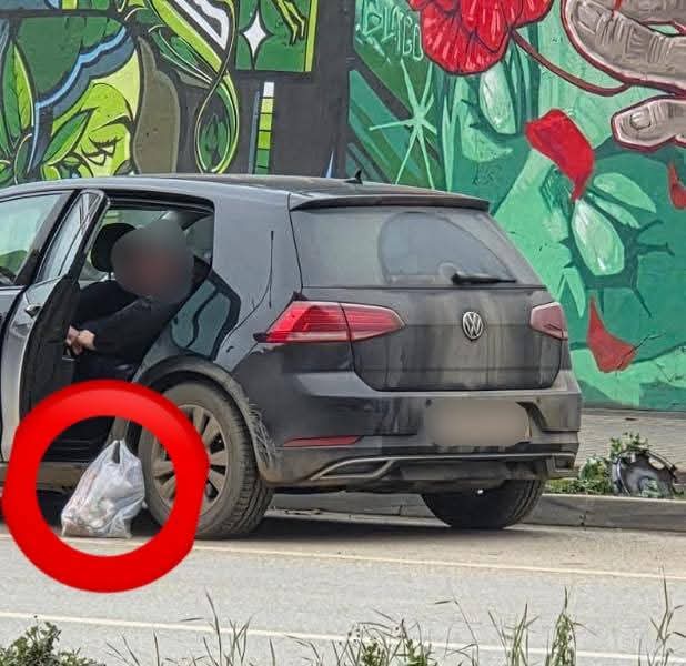 Hodhi mbeturina në rrugë nga vetura  gjobitet një person në Prishtinë