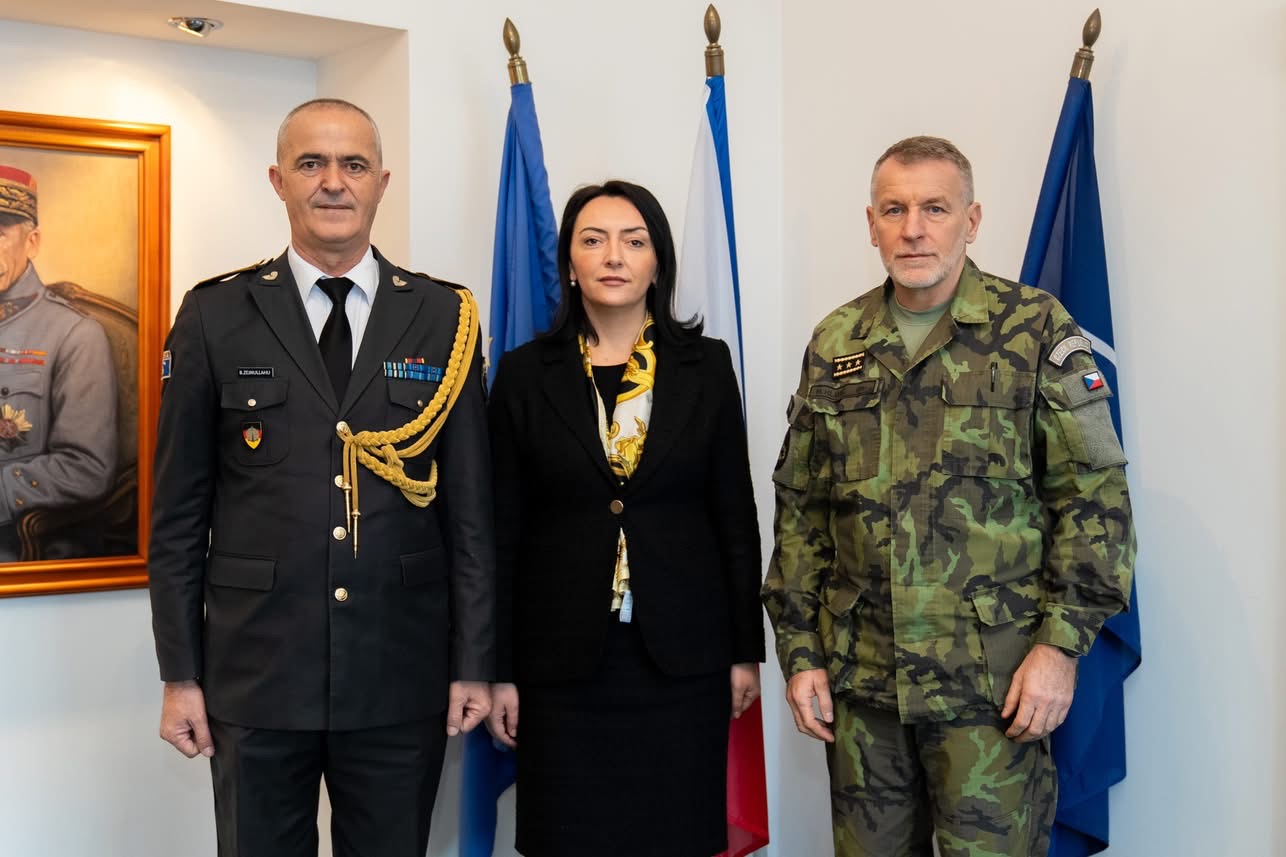 Akreditohet atasheu i mbrojtjes i Kosovës në Çeki