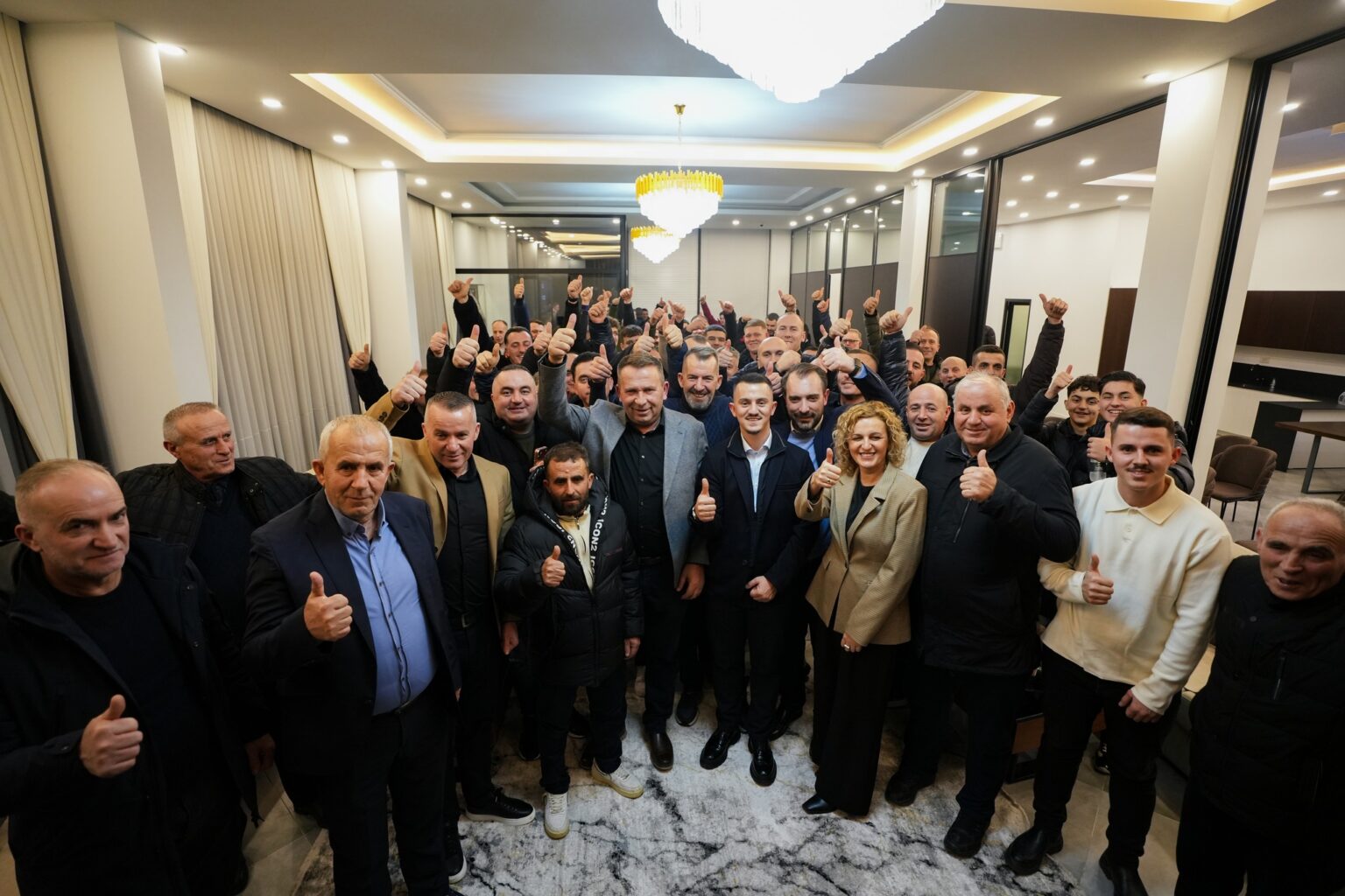 Rama takohet me familjen e shokut të tij të luftës  Djemtë dhe vëllezërit e Gani Imerit e kanë trashëguar traditën e pritjes nga ai