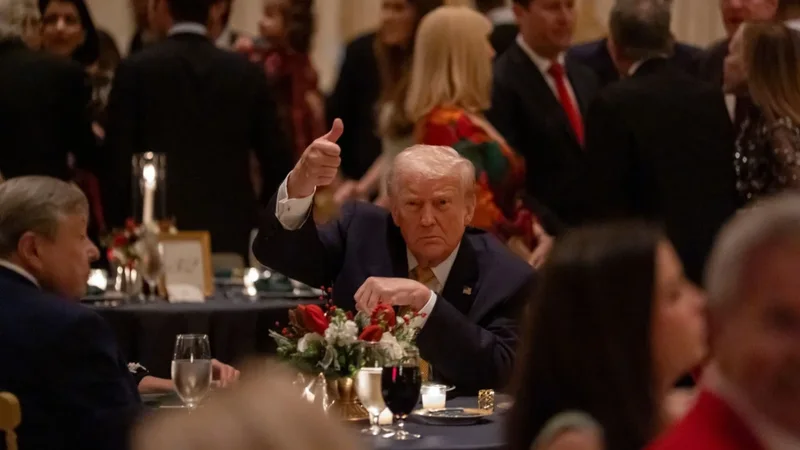 Trump uron Krishtlindjen  Gëzuar të gjithëve  përfshirë edhe fundërrinat e së majtës radikale