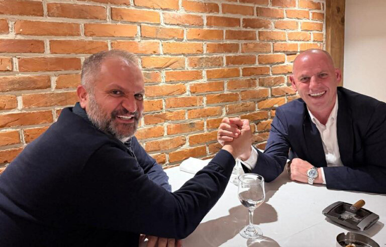 Takohen Ramiz Lladrovci dhe Shpend Ahmeti   çfarë po paralajmëron kjo fotografi e tyre