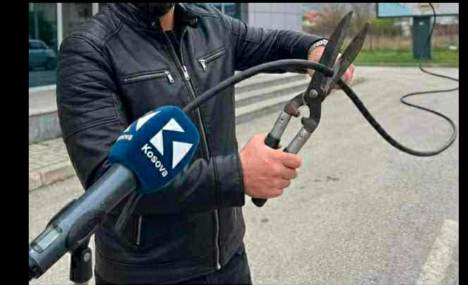 Arrestohet personi që kanosi gazetarët e televizionit Klan Kosova  AGK  Rasti të trajtohet me prioritet