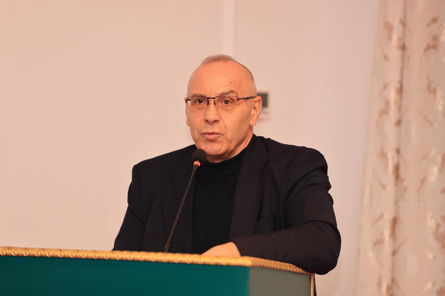 Ademi në koktejin e fundvitit me gazetarë  Ju i jepni zë e emocion sportit tonë  futbollit