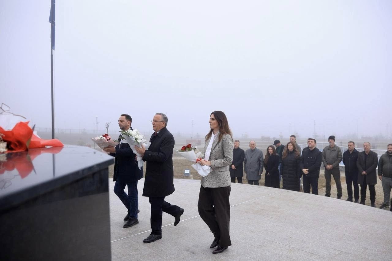 Në 27 vjetorin e rënies së 41 dëshmorëve  Hamza bën homazhe në Marinë të Skenderajt