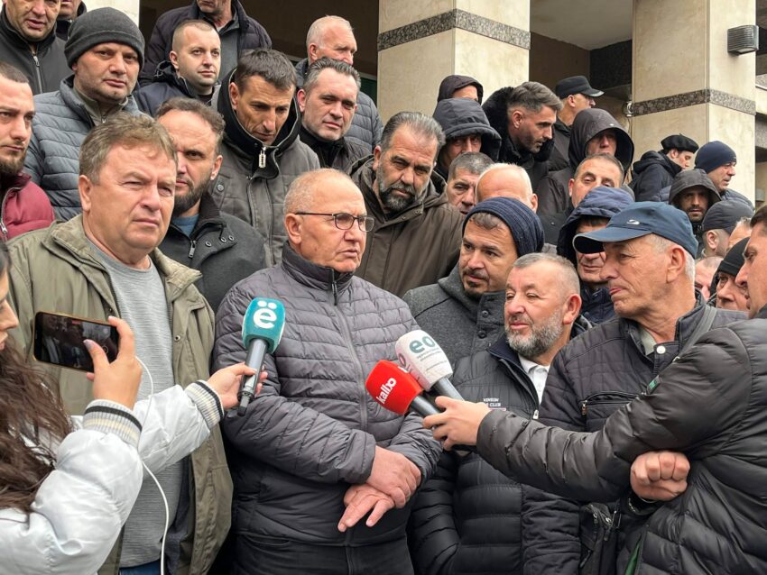 Nesër bllokohen rrugët e Prishtinës  Gashi  Protesta radikalizohet