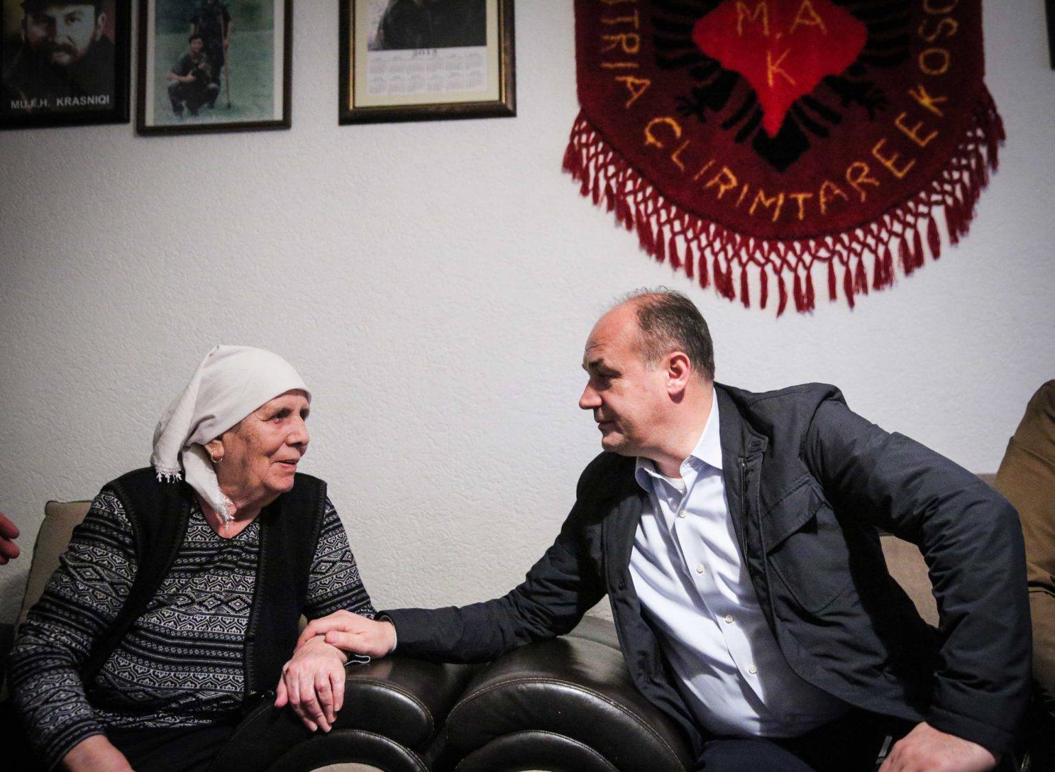 Hoxhaj  Mujë Krasniqi dhe bashkëluftëtarët e tij ishin themel i lirisë sonë