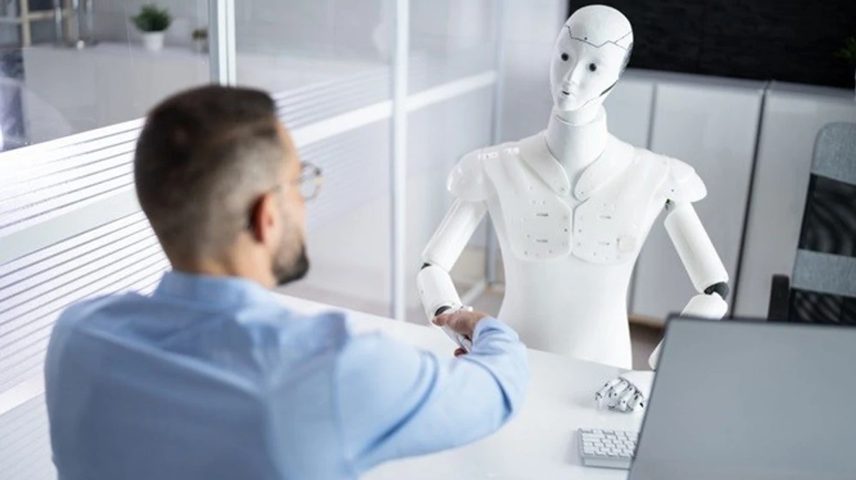 pune-te-paqena-roje-robotike-dhe-intervistues-te-ia-se-epoka-e-zymte-e-kerkimit-te-punes