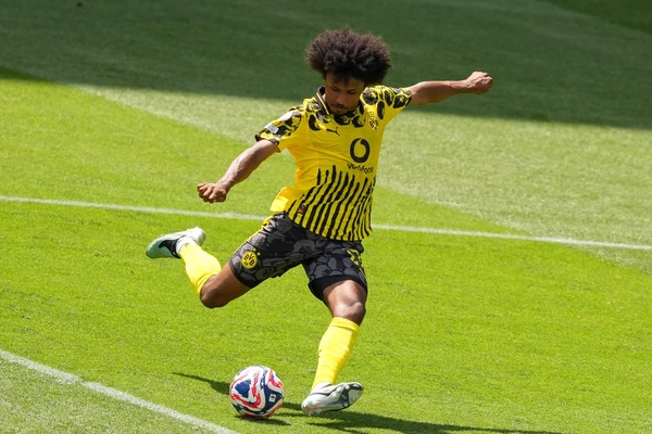 Kërkohet nga top gjigantët evropianë  Dortmund synon ta  blindojë  yllin e skuadrës