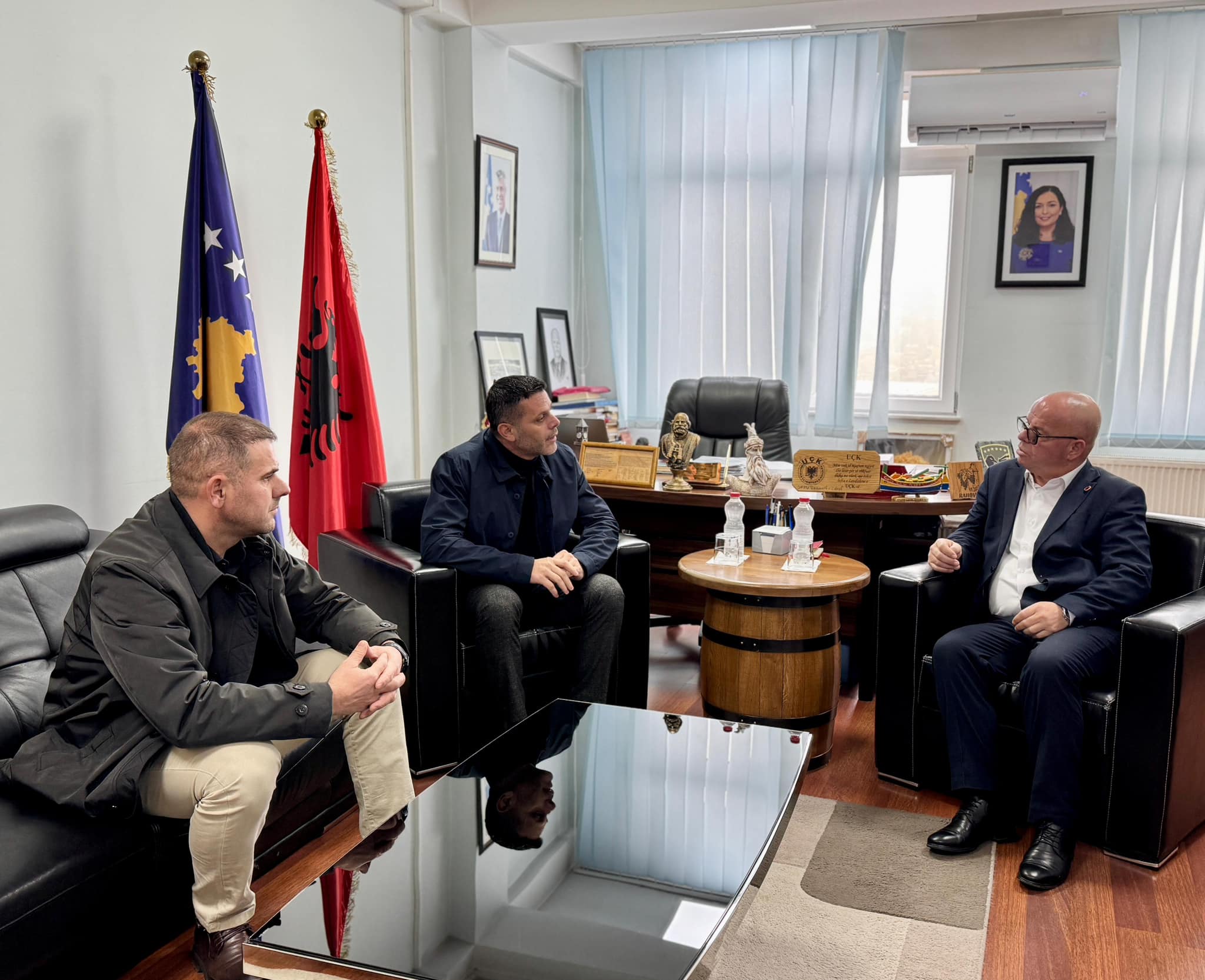 Latifi diskuton për rritjen e efikasitetit në menaxhimin e mbeturinave dhe zgjerimin e shërbimeve