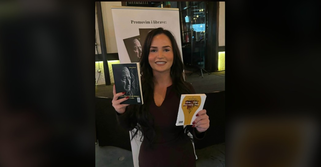  Eva  tokësorja  dhe  Rrënjët e pashkëputura  rrëfimet e babës  përkthehen në gjuhën angleze