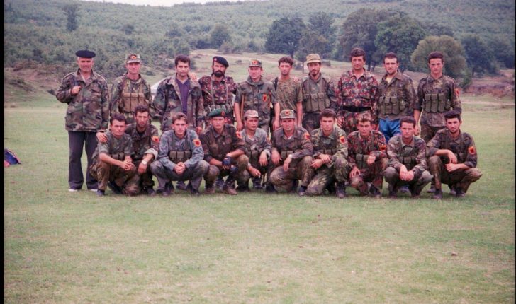 PDK përkujton 27 vjetorin e rënies së Mujë Krasniqit dhe 40 dëshmorëve të tjerë të UÇK së