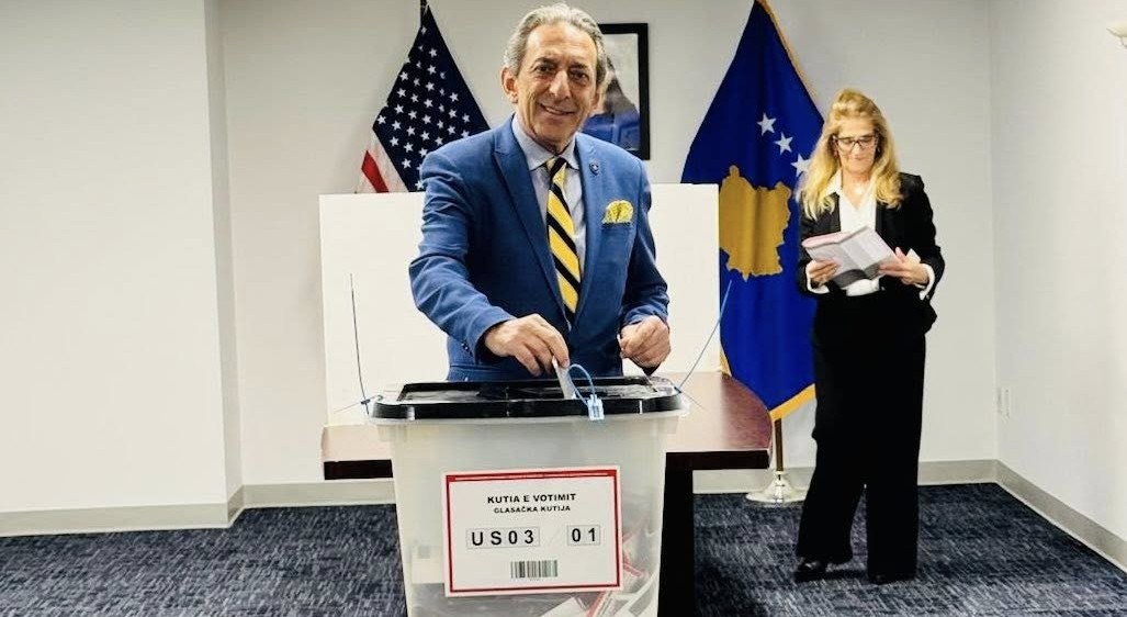 Ambasadori Blerim Reka voton në Konsullatën e Kosovës në Nju Jork