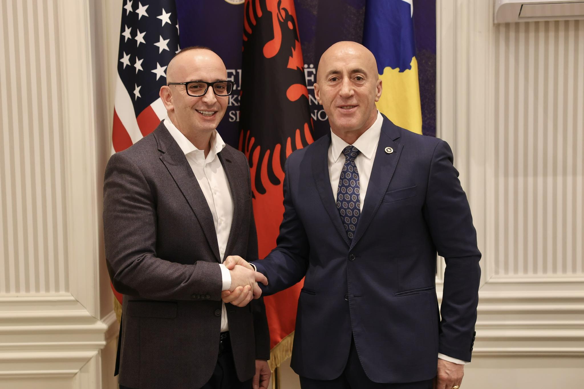 Neurologu Gentian Lila i bashkohet AAK së