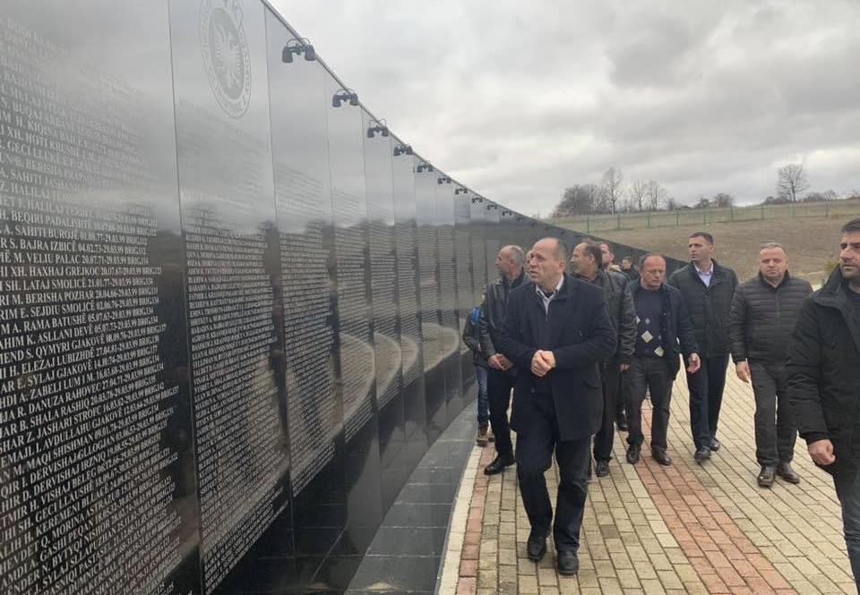 Shala  Muja e Beqa i kënduan lirisë deri në rënien heroike  video 