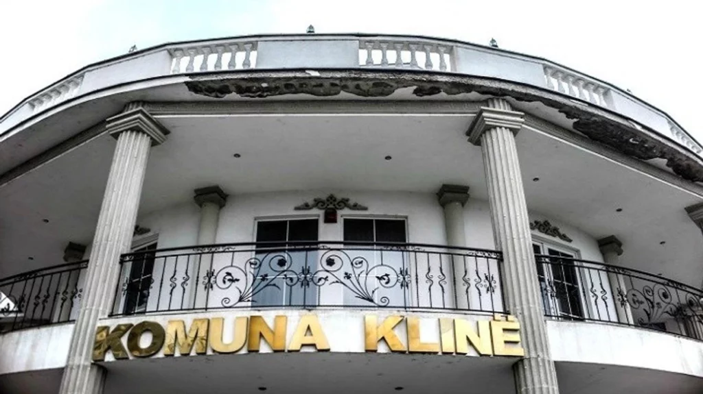 Komuna e Klinës u jep fermerëve spërkatëse bujqësore