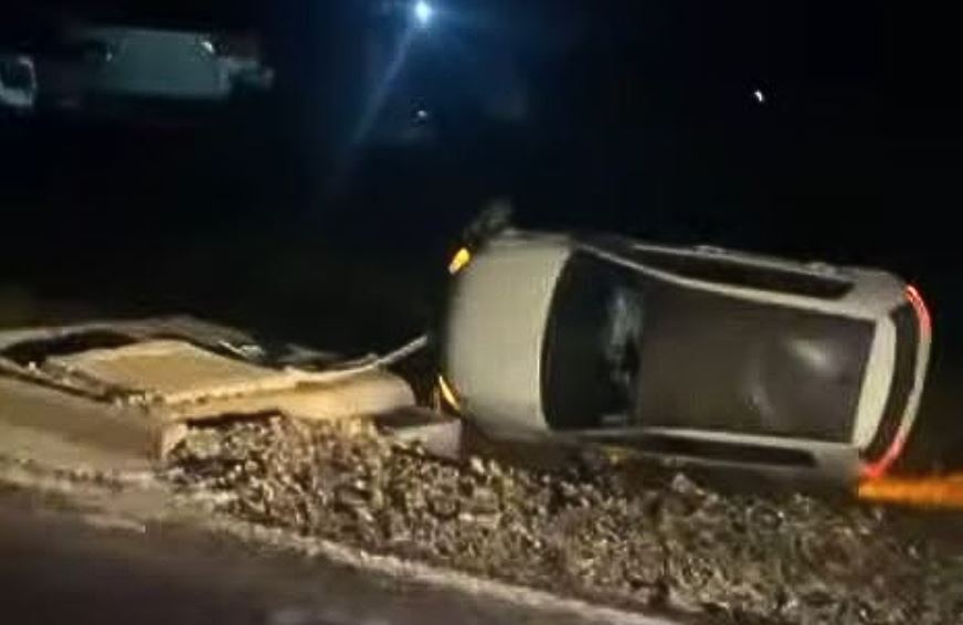 Aksident trafiku në Rahovec  vetura del nga rruga dhe rrokulliset