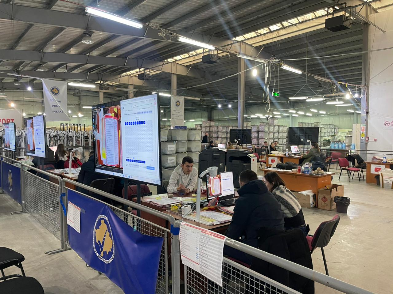 Numërohen 10  e votave me postë   VV ja prinë me rreth 64   AAK ja e dyta