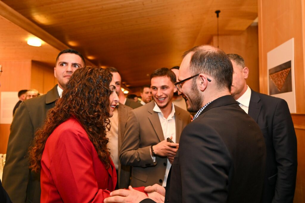 Osmani takon mërgatën në Zvicër  Secili prej tyre na bën jashtëzakonisht krenar me sukseset e të arriturat 