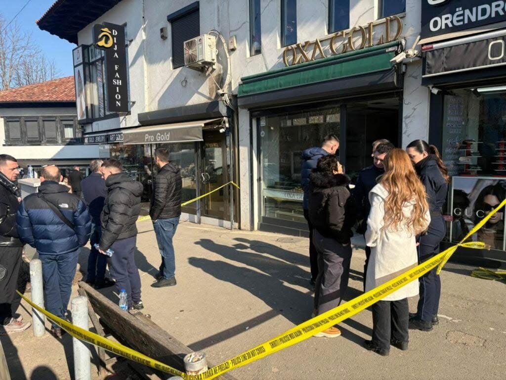 Ende në arrati hajnat që plaçkitën mbi 600 mijë euro në një argjendari të Prishtinës