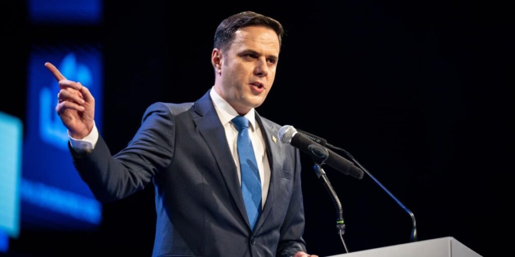 Lumir Abdixhiku i mbijeton votëbesimit në Kuvendin e LDK së  164 vota pro  136 kundër