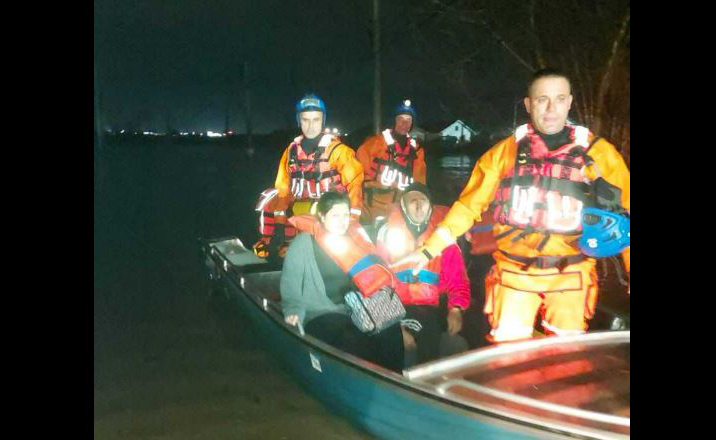 Situata e vërshimeve në vend  AME  Në Gjakovë është kërkuar ndihmë për evakuimin e mbi 20 familjeve